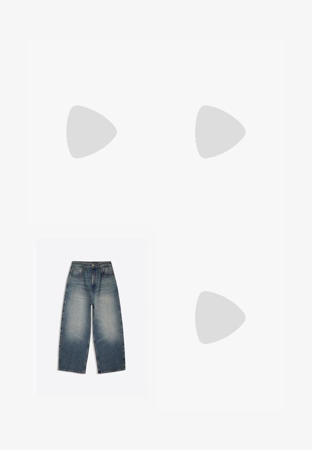 T-shirt en coton bleu marine avec un col rond et des manches courtes. Texture lisse et coupe décontractée, idéal pour un style décontracté.; Jean en denim bleu à jambes larges avec devant délavé, design cinq poches, passants de ceinture et fermeture par bouton, posé à plat sur fond blanc.; Mocassins en cuir noir avec un bout arrondi, un design à enfiler et une semelle en caoutchouc épaisse avec une texture antidérapante. Talon surélevé et détails de surpiqûre subtils.; Lunettes de soleil Ray-Ban avec des verres verts, monture en plastique noir et accents dorés sur les bords. Forme carrée avec une finition mate.