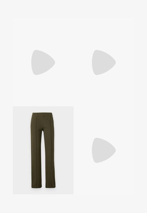T-shirt en coton blanc à manches courtes, col rond et coupe décontractée. Étiquette visible au niveau du col, texture lisse. Design simple, sans motifs.; Pantalon droit vert olive avec taille élastique et détails de couture à l’avant, présenté sur un fond uni.; Chaussure compensée blanche en cuir verni avec bout pointu et bride ajustable à boucle sur fond uni.; Sac à main rectangulaire blanc avec un motif en cuir tissé, poignée découpée en haut et bandoulière amovible sur un fond uni.