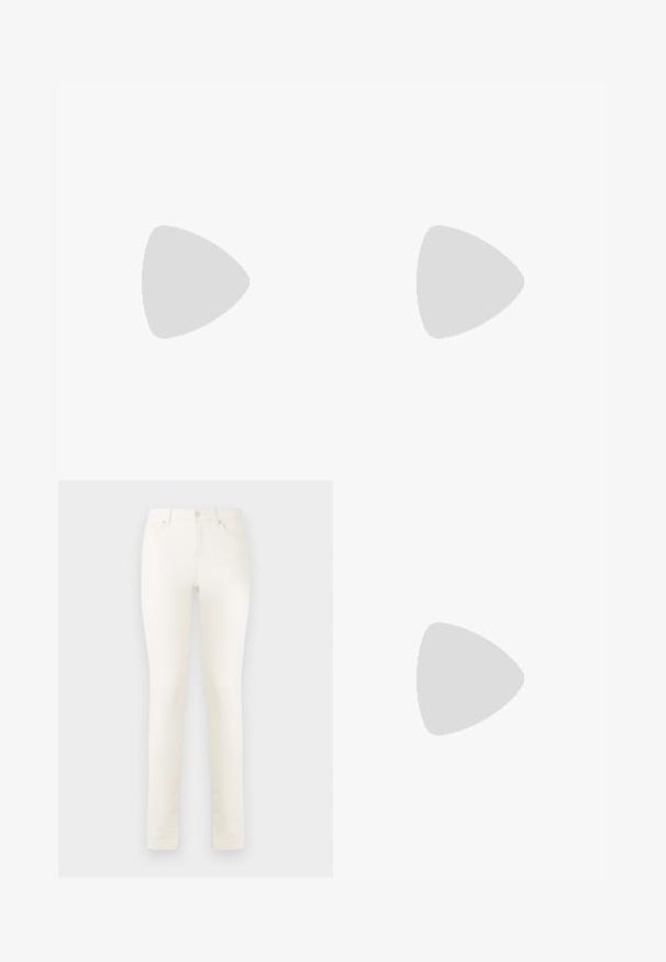 Débardeur noir et crème à motif zèbre avec un tissu texturé, design ajusté et encolure ronde. Présente des fronces horizontales sur les côtés.; Jean en denim blanc avec jambe droite, taille haute, poches avant et fermeture à un seul bouton. Texture lisse, détails de couture minimaux.; Sandale mule noire à talon haut avec une large bride, un bout carré, et le logo ALDO sur la semelle intérieure rembourrée, sur un fond de pavé texturé.; Sac à main en cuir noir de forme rectangulaire, doté d'une seule ansse structurée, de quincaillerie argentée et d'une fermeture éclair. Texture lisse.