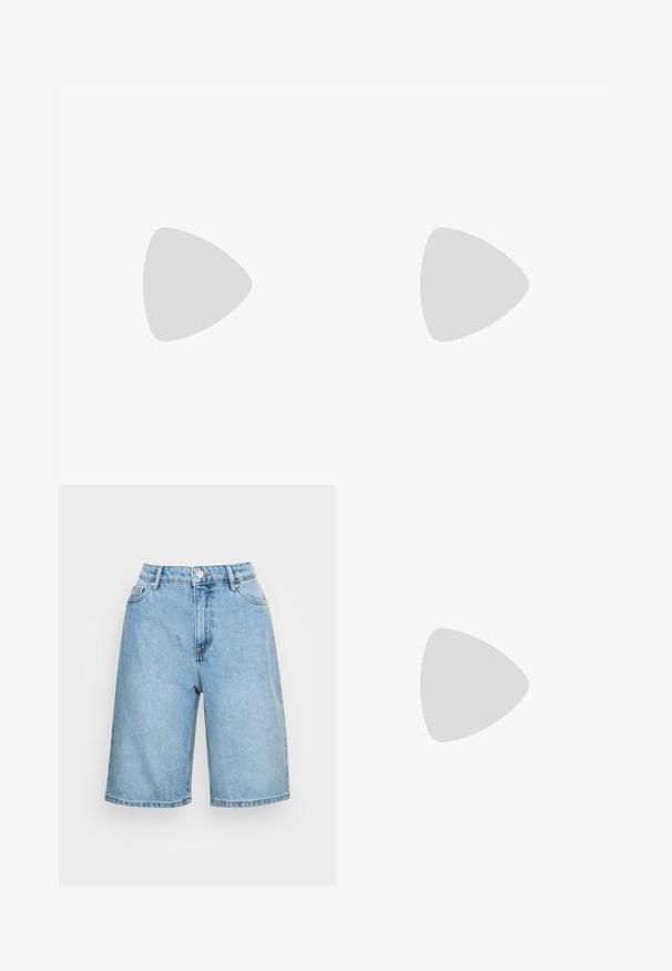 Rood en wit gestreept T-shirt met korte mouwen, gemaakt van zachte stof met een relaxte pasvorm en ronde hals, met horizontale lijnen.; Lichtblauwe denimshorts met een hoge taille, voorzien van een knoopsluiting, vijf zakken en een relaxte pasvorm die tot halverwege de bovenbenen reikt.; Witte sneakers van leer met grijze V-logo accenten, een gestructureerde rubberen zool, witte veters en een gevoerde tong en kraag.; Bruin getinte zonnebril met een schildpadmotief, hoekig montuur en slanke armen. Lichtgewicht kunststof materiaal.