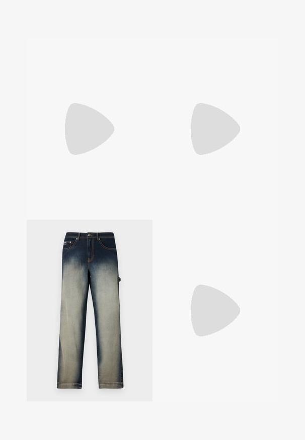 Schwarzes Baumwoll-T-Shirt mit kurzen Ärmeln, Rundhalsausschnitt und einem silbernen Logo-Detail auf der Brust. Glatte Textur und lockere Passform.; Gerade geschnittene Denim-Jeans mit verblasstem Effekt von dunkelblauem Bund zu hellblauen Beinen, ausgestattet mit Fronttaschen und Gürtelschlaufen.; Braune Leder-Sneaker mit Perforierungen, flacher weißer Gummisohle und schwarzen Schnürsenkeln, kombiniert mit hellgrünen, schmal zulaufenden Hosen.; Schwarze Nylon-Crossbody-Tasche mit Klappe, ausgestattet mit einem auffälligen Logo-Gurtverschluss, verstellbarem Tragegurt und seitlichen Steppnähten.