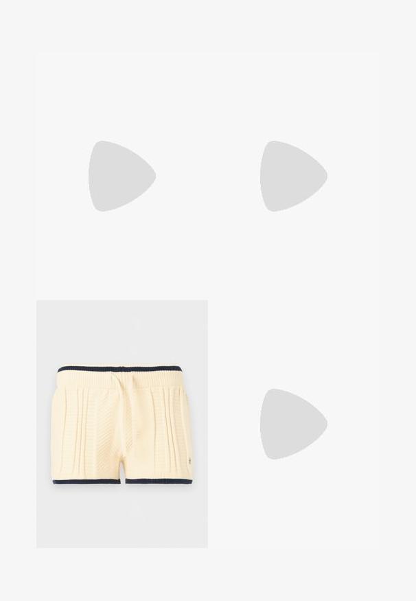 Jupe en éponge bleue avec ceinture rayée blanche, cordon à l'avant et imprimé floral subtil sur le côté droit.; Shorts en maille crème avec bordure marine, taille côtelée, cordon de serrage et motifs verticaux texturés à l'avant.; Une sandale tong bleue avec semelle texturée et bride en Y, vue de profil sur un fond blanc uni.; Sac à bandoulière bleu en mesh avec sangle réglable et fermeture éclair, présenté sur un fond blanc uni.
