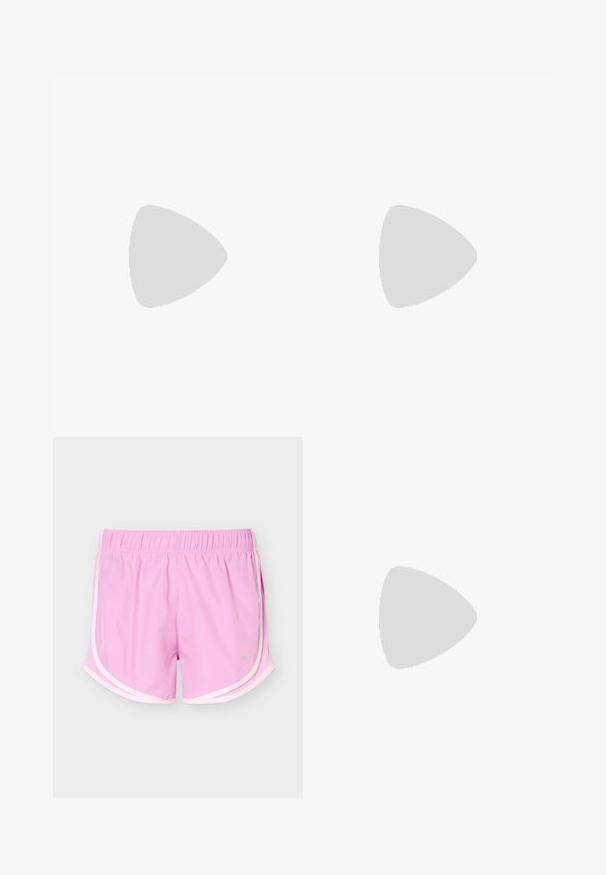 Haut d’entraînement Nike Dri-FIT noir, court et sans manches, avec col rond et logos Nike discrets sur la poitrine et le col.; Shorts de sport roses avec taille élastique et bordure blanche, avec des panneaux latéraux en maille légère et un petit logo réfléchissant à l'avant.; Chaussure de course athlétique noire et rose avec semelle à air visible, flottant au-dessus d'un rebord en béton sur un fond flou d'escaliers gris.; Gants courts roses avec des accents noirs, arborant un logo Nike blanc, des paumes rembourrées et un design sans doigts pour une meilleure adhérence et flexibilité.