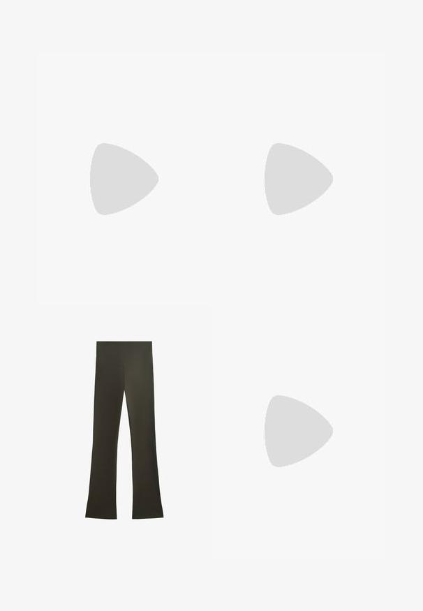 Débardeur blanc à côtes avec des bords verts autour de l'encolure et des emmanchures. Étiquette visible à l'intérieur. Design simple et mince, adapté pour le superposition.; Pantalon de yoga noir taille haute avec une large ceinture et une coupe droite, présenté à plat sur un fond blanc.; Chaussure à talon slingback en cuir noir avec double sangle, présentant un talon bloc noir et blanc à motif et un bout lisse et arrondi.; Sac à main en tissu texturé couleur crème avec des anses sur le dessus et un petit nœud noué au centre devant.