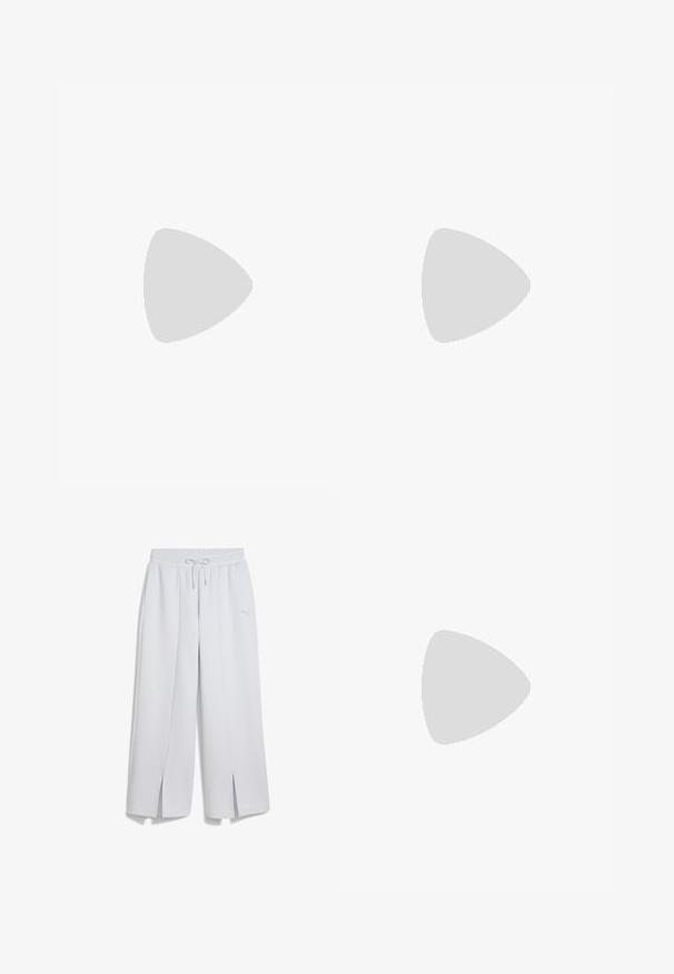 Camiseta de manga corta azul claro en algodón suave, con un parche cuadrado con el logo en el pecho izquierdo y un cuello redondo clásico.; Pantalones de chándal gris claro con cintura elástica, cordón y aberturas laterales. Presenta un sutil logo en la parte inferior de la pierna para la marca.; Zapatilla blanca con acentos negros, parte superior de cuero texturizado, diseño con cordones, suela de goma robusta y distintivo logo de Puma en el costado.; Bolso rosa brillante con dos asas, detalles en blanco y un logo prominente de PUMA. Cuenta con una correa para el hombro desmontable y cierre con cremallera.