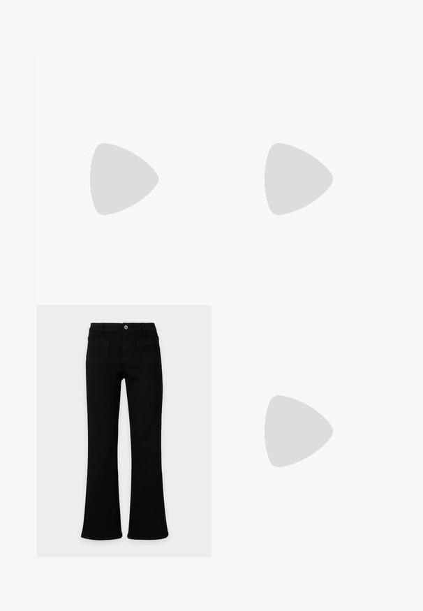 Un haut marron à manches longues en rib avec un col rond. Fabriqué dans un matériau lisse et extensible, il présente une silhouette ajustée et un minimum de détails.; Jean noir évasé avec poches avant, passants de ceinture et fermeture à bouton, présenté sur un fond clair uni. Aucun marquage visible.; Chaussure plate noire avec design plissé à l'avant et un nœud noué sur le dessus, petit talon, et texture lisse sur un fond gris clair.; Petit sac à main noir brillant avec deux longues anses et des détails à cordon sur les côtés sur un fond clair uni.