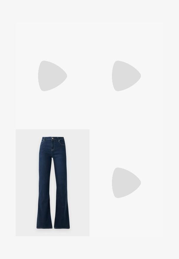 Camisa polo de manga larga con rayas horizontales en marrón, beige y blanco, con una tapeta de botones y un pequeño logo "BG" en el pecho.; Jeans acampanados azul oscuro de cintura alta, hechos de tela de mezclilla. Presentan dos bolsillos frontales y costuras en contraste a lo largo de las costuras.; Bota de cuero negra hasta la rodilla con tacón cuadrado, punta afilada y acento de hardware dorado cerca de la parte superior. Textura suave con costuras mínimas.; Bolso de cuero en verde oscuro y negro, con un cierre frontal con dos pájaros, herrajes plateados y una correa desmontable con agujeros.