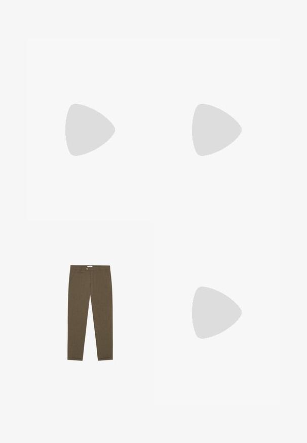 Hellgrünes T-Shirt mit kurzen Ärmeln und Rundhalsausschnitt, mit einem kleinen gestickten Logo auf der unteren linken Frontseite.; Braune maßgeschneiderte Hose mit Fronttaschen, Gürtelschlaufen und Knopfverschluss an der Taille, flach auf weißem Hintergrund liegend.; Stuart Weitzman BURT - Slipper - auburn; Dunkelbraune Leder-Umhängetasche mit Klappenverschluss und verstellbarem Stoffriemen auf weißem Hintergrund.