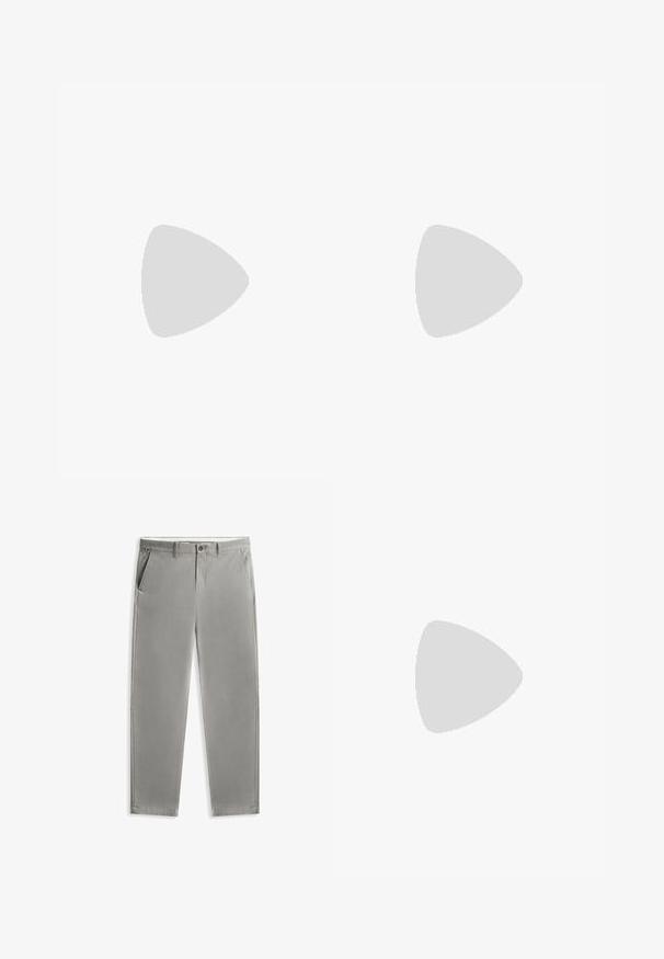 Polo azul de algodón con cuello clásico, tapeta de tres botones y logotipo blanco en el lado izquierdo del pecho. Mangas cortas, textura suave.; Pantalones gris claro hechos de una tela estructurada, con cierre de cremallera, trabillas para el cinturón y bolsillos frontales, con líneas limpias y un corte ajustado.; Zapatilla negra de perfil bajo con suela blanca texturizada y el logo "BOSS" en el lateral, vista desde el lado exterior sobre un fondo liso.; Bolso bandolera rectangular beige con cremallera negra, detalle de logotipo y correa ajustable. Material textil suave, diseño minimalista.