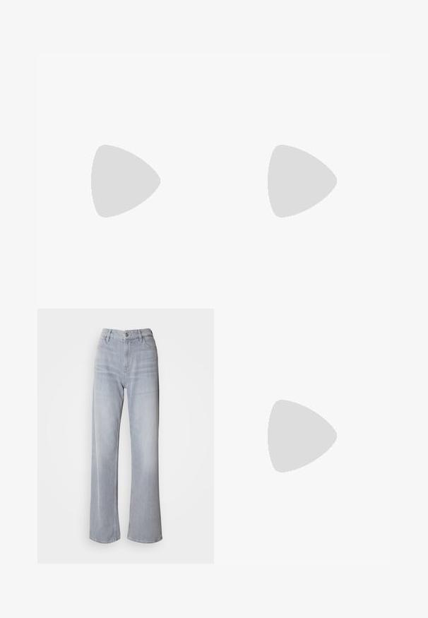 Suéter sin mangas de color rosa claro con un profundo escote en V, dobladillo acanalado, textura suave y logo bordado en la parte inferior izquierda.; Jeans de pernera ancha en gris claro, con cintura alta, hechos de denim. Presentan bolsillos frontales, cremallera y un leve desvanecimiento por toda la prenda.; Zapatillas de ante beige con diseño de cordones, parte superior texturizada, suela de goma en contraste y un leve tacón. Estilo minimalista con un sutil branding.; Bolso rectangular color crema con una sola correa y cremallera superior, con una pequeña placa de logotipo en relieve en el frente.