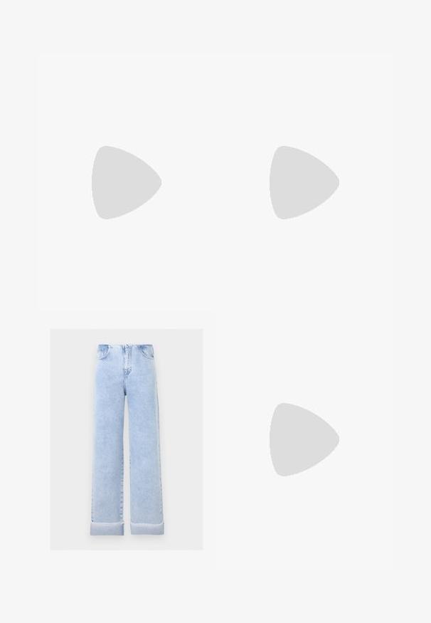 T-shirt bleu clair à manches courtes avec un motif floral et le texte "LES FLEURS" en or au-dessus de fleurs orange, blanches et bleues.; Jean large bleu clair avec revers roulés et poches avant, présenté sur un fond gris clair uni.; Ballerines beiges avec une exterior en cuir lisse, un bout en forme d'amande et une sangle élastique sur le coup de pied, avec des détails de couture subtils.; Sac bandoulière en cuir marron foncé avec une forme souple et décontractée et une anse nouée torsadée sur un fond blanc uni.