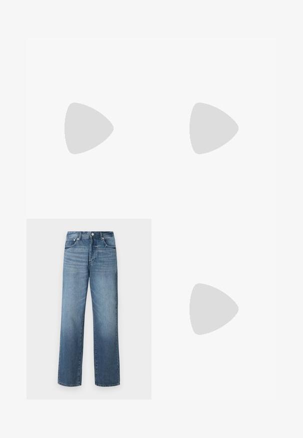 Marineblå polo skjorte lavet af bomuld, udstyret med en klassisk krave, korte ærmer, to-knappers stolpe og et lille broderet logo på brystet.; Blå denimjeans med lige ben, med en falmet vask, bælteløkker, fem lommer og en klassisk knaplukning.; Hvide sneakers med sorte og grå detaljer, med en tekstureret grå tåhætte, sort gummisål og flade hvide snørebånd. Rent design, minimalistisk stil.; Kremfarvet lærredstote-taske med frontlomme, to håndtag, justerbar skulderrem og lille gul "O.N.S" tekst i nederste højre hjørne af lommen.