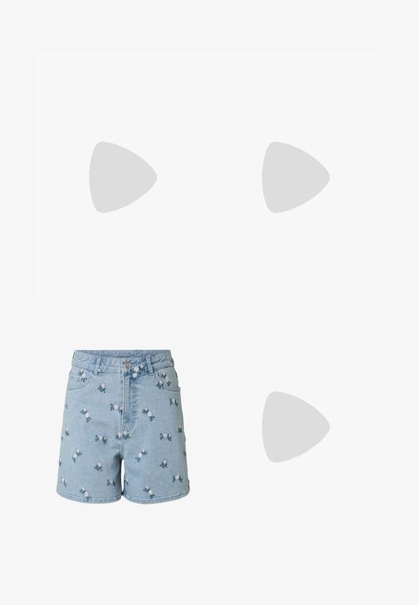 Haut sans manches bleu clair avec une texture à côtes verticales et un col rond. Présente des boutons blancs sur le devant et une légère fente à l'ourlet.; Short en denim bleu clair avec fermeture bouton et zip, décoré de petites fleurs brodées roses et blanches et poches avant.; Ballerines beiges avec une exterior en cuir lisse, un bout en forme d'amande et une sangle élastique sur le coup de pied, avec des détails de couture subtils.; Sac à main plissé jaune en simili cuir lisse, arborant une forme douce avec une bandoulière unique et un design froncé sur le dessus.
