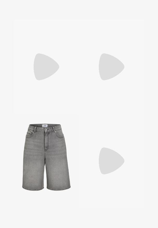 Haut sans manches gris en tissu côtelé, avec un col rond et des accents de pois blancs le long des bords. Finition d'ourlet propre.; Shorts en denim gris présentant un design classique avec une fermeture à bouton, cinq poches et des coutures visibles. Le tissu a une texture lisse.; Chaussure slingback en cuir verni noir avec bout pointu et petit talon bloc incliné sur fond clair uni.; Petit sac à main noir brillant avec deux longues anses et des détails à cordon sur les côtés sur un fond clair uni.