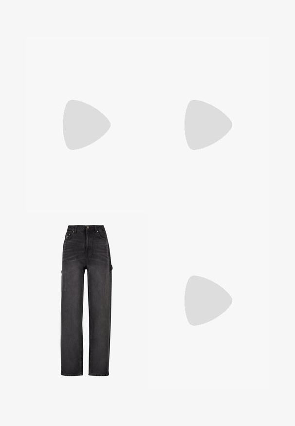 T-shirt en coton bleu marine avec un graphique en forme de cœur aux motifs tourbillonnants verts et crème. Col rond, manches courtes et ourlet droit.; Jean cargo taille haute en denim noir avec une coupe large, poches latérales et détails de décoloration subtils. Tissu durable et coutures contrastantes.; Botté noir à enfiler avec une texture lisse, présentant un bout rond, une sangle élastique et une semelle épaisse et striée pour une adhérence accrue.; Sac bordeaux avec un motif tissé texturé, en cuir souple, doté d'une anse unique nouée. Conception spacieuse de style hobo.