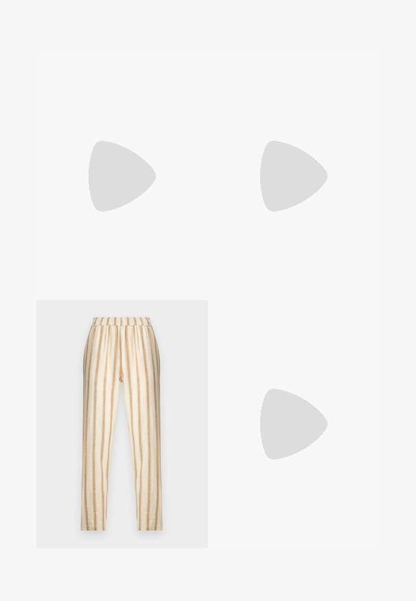 Débardeur crème côtelé avec bretelles fines, orné d'une broderie de palmier vert et de soleil au-dessus du mot « Billabong » sur la poitrine.; Pantalon taille haute avec rayures verticales beige et blanches, taille élastique, coupe droite, présenté sur un fond blanc.; Tongs en caoutchouc noir avec semelle texturée et bride en Y lisse sur un fond clair uni.; Sac en filet macramé jaune avec longue bandoulière et pochette beige à l'intérieur, présenté sur un fond blanc uni.