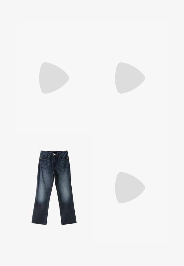 Polo shirt blanc à manches courtes en coton. Dispose d'un col, d'une patte de boutonnage à trois boutons et de coutures renforcées. Texture lisse.; Jean bleu foncé à jambes droites avec poches avant, passants de ceinture, fermeture par bouton et légère décoloration aux cuisses et aux genoux.; Baskets Adidas noires avec des bandes blanches et une semelle en gomme flottant au-dessus d'escaliers en béton gris sous une lumière naturelle.; Lunettes de soleil noires avec une monture rectangulaire élégante et des verres bleus. Présente une texture lisse et des branches robustes. Logo de la marque sur le côté.