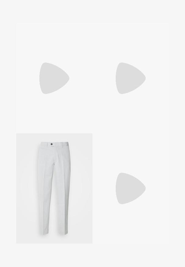 Lichtblauw polo shirt van textuurstof, met een gebuttonneerde kraag, contrasterende witte bies op de kraag en mouwen, en een klein logo.; Lichtgrijze broeken van een gestructureerde stof, met een knoopsluiting, een vlakke voorkant en tapse benen voor een gestroomlijnde pasvorm.; Zwarte leren loafers met een gladde afwerking, voorzien van een decoratieve band en contrasterende stiksels, gecombineerd met beige broeken.; Zwarte leren riem opgerold met een rechthoekige zilveren metalen gesp op een effen lichte achtergrond.