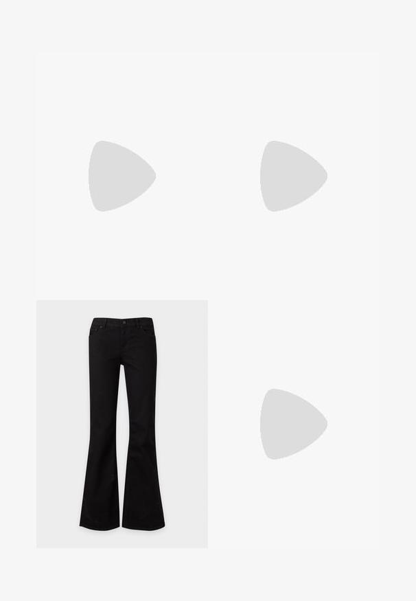 Sort langærmet polo-shirt med ribbet struktur, knaplukning og et subtilt logo. Har en klassisk krave-design.; Sorte højtaljede vide jeans med forlommer, bæltestropper og knaplukning på en ensfarvet lys baggrund.; Sortlæder ankelstøvle med spids tå, en slank silhuet og en kraftig firkantet hæl. Glat tekstur med minimale stikninger.; Sort læder tote taske med glat tekstur, to lange håndtag og subtile synlige sømme. Har en bred åbning, ideel til at bære genstande.