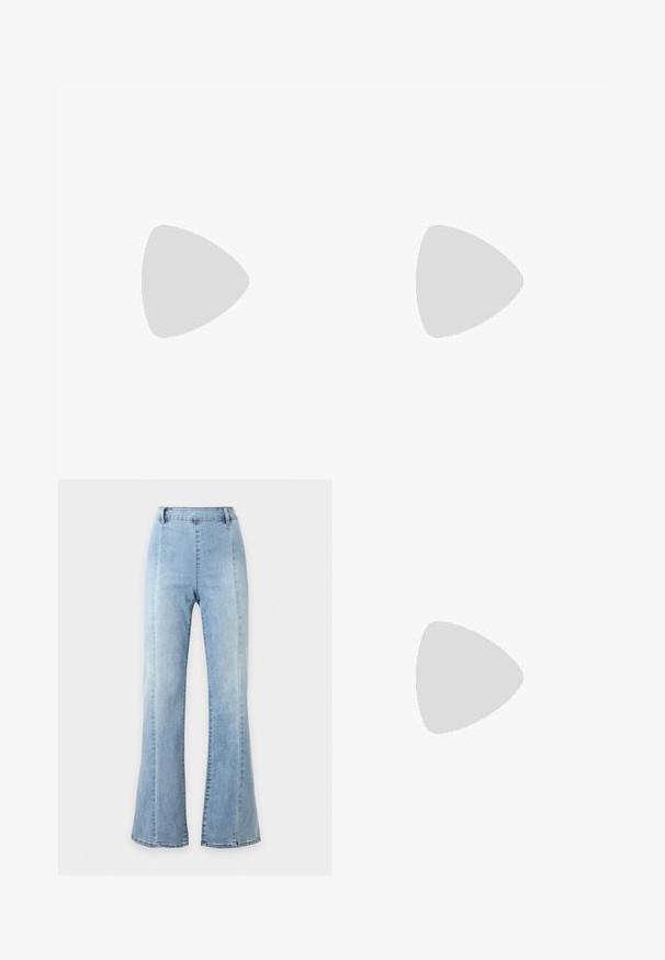 Haut noir sans manches avec manches courtes en dentelle, col montant avec fermeture à bouton, et détail à découpe en forme de goutte à l'avant.; Jean flare en denim bleu clair à taille haute, avec un design simple et des passants pour ceinture, présenté sur un fond blanc uni.; Chaussure slingback en cuir verni noir avec un petit talon bloc et une fine bride avec une boucle argentée sur le dessus.; Sac en osier noir et blanc de forme arrondie, avec une surface texturée et une poignée tressée. Convient à un usage décontracté.