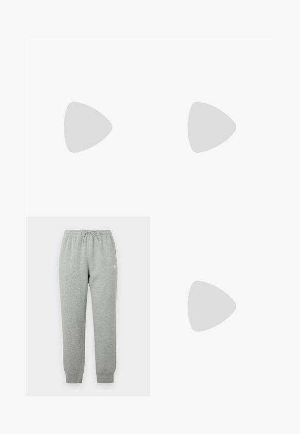 Sudadera negra de manga larga con un logo gráfico blanco repetido en letras estilizadas en la parte delantera. Fabricada con un tejido suave.; Pantalones deportivos grises hechos de tela suave, con cintura elástica y cordón, piernas ajustadas y un pequeño logo blanco en el costado.; Zapatilla Nike Air Max 90 blanca con parte superior de malla y cuero, caja de puntera perforada y unidad de aire visible en el talón.; Bolsa de tela negra con forma plana, que presenta texto blanco en negrita. El cierre de cremallera se encuentra en la parte superior, con un detalle de asa en un lado.