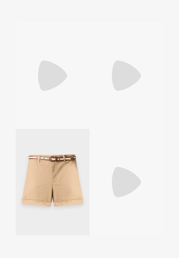 Koraalrood t-shirt met korte mouwen, gemaakt van katoen, met een ronde hals en drie gouden knopen op de linkerschouder. Soepele textuur.; Beige hooggetailleerde katoenen shorts met opgerolde pijpen, een voorrits, riemlussen en een dunne bruin-wit gestreepte riem met gesp.; Zwarte leren loafer met een dikke zool, voorzien van een gladde afwerking en subtiele stiksel details. De zool heeft diepe groeven voor grip.; Zwarte leren handtas met een afgeronde vorm, versierd met zilveren studs, en een korte handgreep. Gladde textuur en ritsluiting.