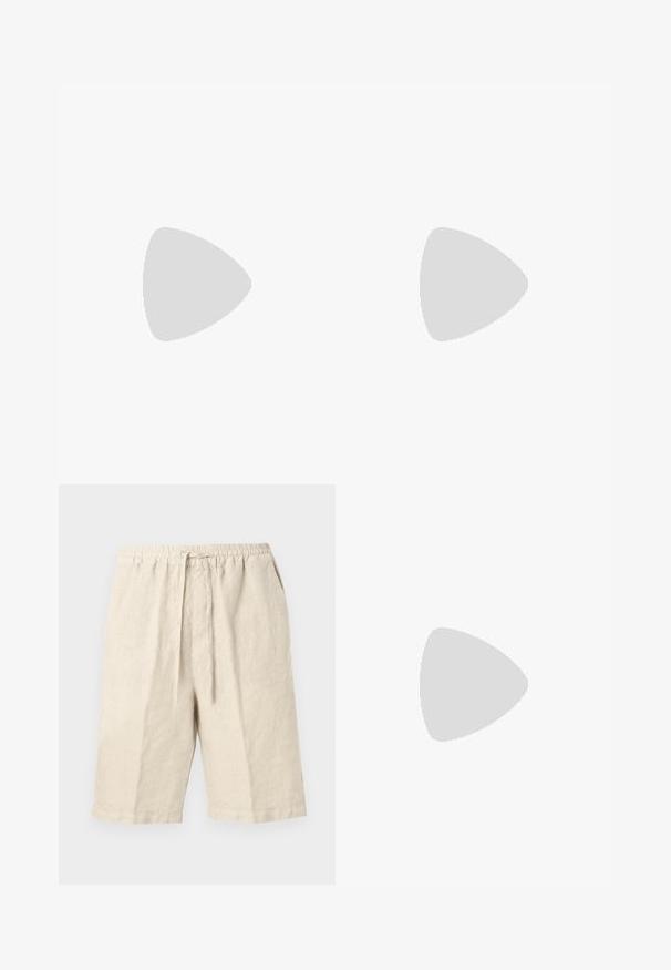 Polo bleu clair à manches courtes avec col, trois boutons et une poche poitrine, présenté sur un fond neutre.; Shorts en lin beige avec une taille élastique, une fermeture à cordon et des poches latérales. Caractérisés par une coupe décontractée et une texture douce.; Stuart Weitzman BERKLEY - Mules - espresso; Sac fourre-tout en toile beige avec doubles anses et un motif en relief de tête de loup sur la poche avant.