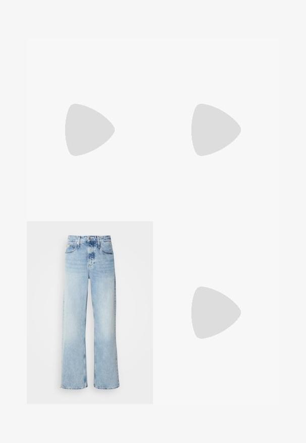 Sort t-shirt med korte ærmer og rund halsudskæring med lille diskret "cK" logo på venstre bryst.; Lysblå vide jeans med høj talje, der har en falmet finish, bæltestropper og klassisk fem-lomme design. Kantene er rå.; Sorte lædersneakers med en glat finish, rund tå, tonalt syning, snøring foran og en flad gummisål. Løkke ved hælen.; Sort lædermappe med dobbelte håndtag, rektangulær form og sølvfarvede lynlås træk, med en lille præget logo i midten.