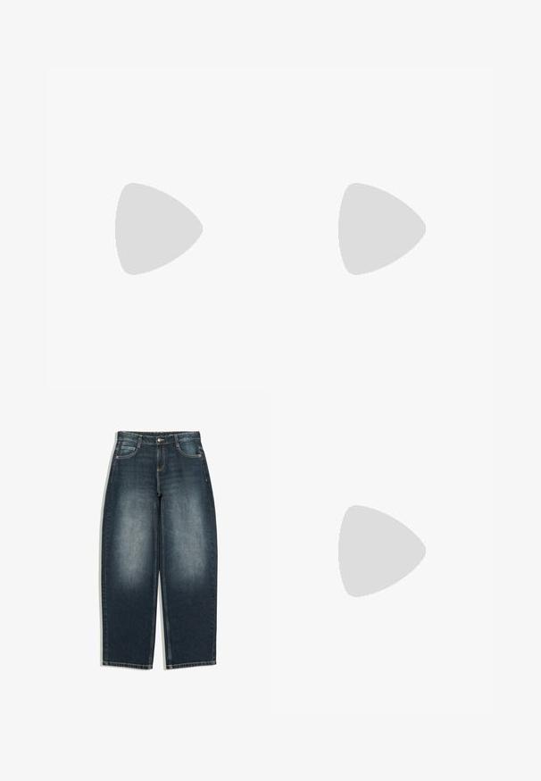 Hellesblaues, übergroßes T-Shirt aus strukturiertem Stoff mit Rundhalsausschnitt und kurzen Ärmeln. Es verfügt über einen lockeren Schnitt und ein minimales Design.; Dunkelblaue Jeans mit weitem Bein und leichtem Ausbleichen an den vorderen Oberschenkeln, fünf Taschen, Knopfverschluss und Gürtelschlaufen, flach auf weißem Hintergrund gezeigt.; Schwarzer Mary Jane Lederschuh mit flacher Sohle, einem einzelnen Riemen und kleinen perforierten Punkten an der Seite, dargestellt auf einem einfachen hellgrauen Hintergrund.; Schwarze ovale Sonnenbrille mit dicken Fassungen und braunen getönten Gläsern, vor weißem Hintergrund dargestellt.