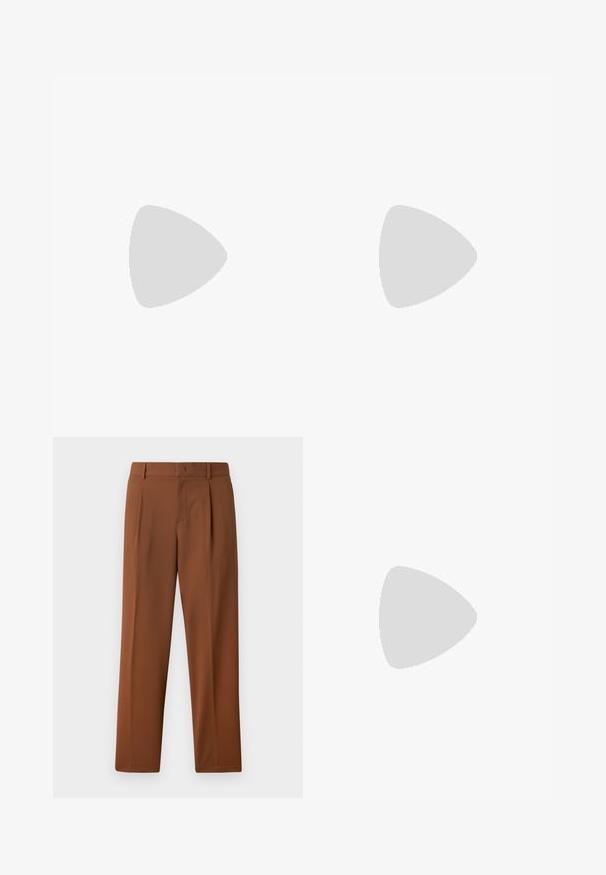 Brun kortærmet t-shirt med rund hals lavet af blød bomuld, med et enkelt design uden synlige mønstre eller dekorationer.; Brune bukser med en glat, mat tekstur, der har en folder foran og lige ben. Lavet af letvægts, åndbart stof.; Sort læder loafersko med rund tå, syningsdetaljer og en tyk, struktureret sål. Har et elegant, minimalistisk design.; Lys brun læder crossbody taske med justerbar rem og lynlås, vist mod en ensartet lys baggrund.