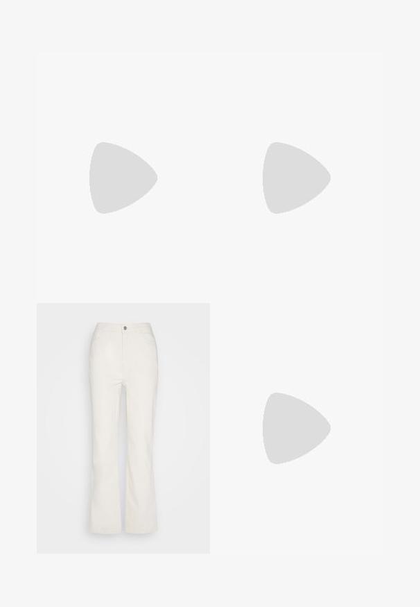 Must mustriba lühikeste varrukatega T-särk, ümarate kaelustega, millel on vasakul rinnal väike roheline Lacoste krokodilli logo.; Zign Studio Sirgete säärtega teksad - off white; Jalad valgete sokkide ja mustade Adidas Gazelle tossudega, millel on valged triibud ja paksud pruunid tallad, halli vaibaga põrandal.; Valge kunstnahast käekott, millel on struktureeritud kolmnurkne kuju, üks reguleeritav rihm ja kõverjooneline klapp.