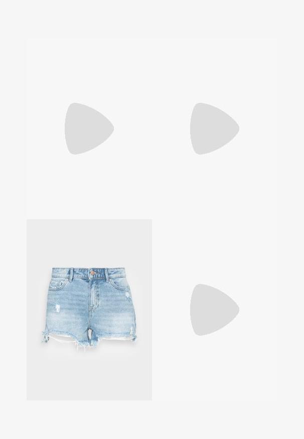 Musta ribbed-off-shoulder-paita, jossa on lyhyet hihat, tiukka malli, sileä rakenne ja selkeä, yksinkertainen muotoilu.; Vaalean siniset farkkushortsit, joissa on kulutettu viimeistely, revitty helma ja klassinen viisi taskua -muotoilu. Varustettu metallinapilla kiinnityksellä.; Musta matalakärkinen kangastossu, jossa valkoinen kuminen korokepohja, mustat nauhat ja metalliset rei'ittimet valkoisella taustalla.; Musta katti-silmälasit, joissa on harmaat gradienttilinssit. Paksut, kiiltävät muovikehykset ja kapenevat kehykset. Ei näkyvää brändäystä tai koristeita.