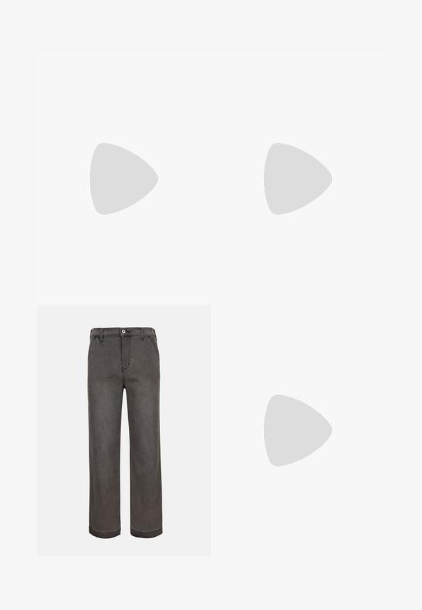 Polo en tejido gris texturizado con cuello y puños de manga en negro. Presenta un diseño de cuello en V, mangas cortas y un dobladillo recto.; Pantalones rectos gris oscuro con cierre de botón y cremallera, presillas para cinturón, bolsillos delanteros y dobladillo cosido sobre un fondo claro.; Zapato mocasín de cuero negro descansando sobre una alfombra beige con un sofá beige curvado en el fondo.; Cinturón de cuero negro con una textura lisa, hebilla rectangular de plata y un lazo para el extremo. Presenta una costura ordenada a lo largo de los bordes.