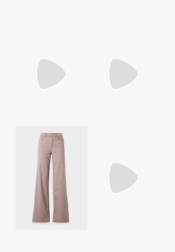 Witte t-shirt met korte, opgeblazen mouwen van doorschijnende stof met bloemenborduursels. Ronde halslijn, ontspannen pasvorm, gladde textuur.; Broek met hoge taille en wijde pijpen in licht mauve met voorzakken, riemlussen en een knoopsluiting op een effen achtergrond.; Beige plateauzandalen met dikke blokhak, open teen en enkelbandje met metalen gesp op witte achtergrond.; Rechthoekige zwarte leren handtas met een enkele lange schouderband en een glanzende afwerking, weergegeven tegen een effen witte achtergrond.