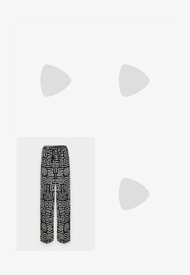 Korthættet t-shirt i lyseblå stof med et blomstermønster og "ROXY" logo i hvid og gul på forsiden. Korte ærmer.; Sorte og cremefarvede mønstrede bukser med snoreliv, abstrakte geometriske design og solmotiver på et letvægtsstof.; Sort sneakers lavet af ruskind og lærred, med en rund tå, flad snørebåndsdesign og en tyk gummisål med subtil branding.; Et par rektangulære solbriller med lyseblå gennemsigtige stel og mørkegrå linser, der har lige templer og minimale hardware detaljer.
