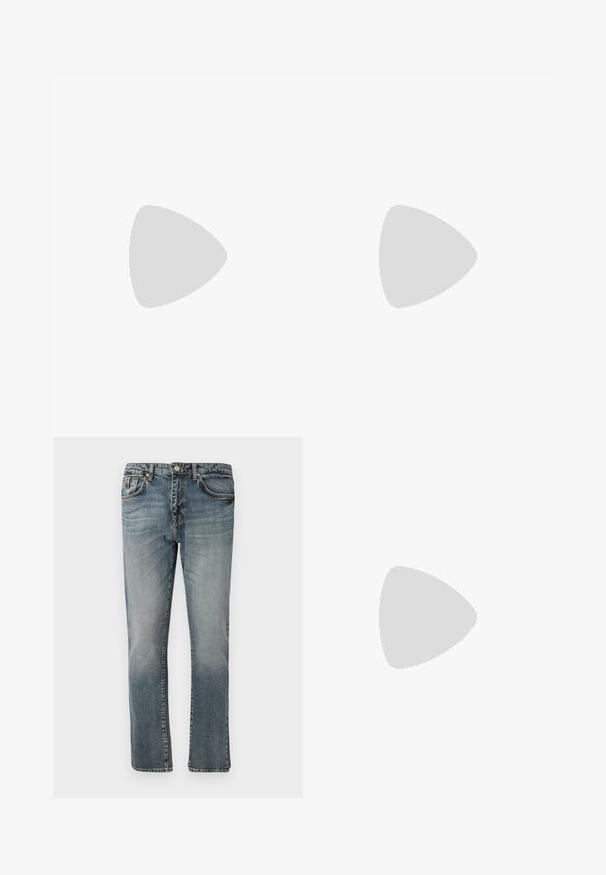 T-shirt en coton noir avec un logo triangulaire au design floral en bleu clair et blanc. Manches courtes et coupe standard.; Jean en denim bleu avec une coupe droite, présentant un agencement classique à cinq poches et un délavage pour un aspect usé.; Mocassin en cuir noir avec un bout arrondi, des coutures subtiles et un talon bas, présentant une texture lisse et un design minimaliste.; Sac banane en nylon noir avec des accents en cuir, fermeture éclair argentée, et petit logo circulaire sur le devant, présenté sur un fond blanc.