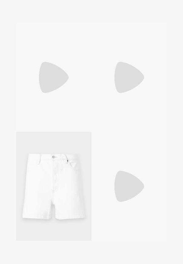 Bruine satijnen off-shoulder top met pofmouwen, gerimpelde details aan de voorkant en een soepele textuur. Elastische manchetten aan de mouwranden.; Witte denim shorts met voorzakken, ceintuurlussen en een metalen knoopsluiting op een effen achtergrond.; Zwarte leren platte schoen met ronde neus, elastische band over de bovenkant en klein gespdetaillle op de hiel, zijaanzicht op witte achtergrond.; Bruine leren tas met een geplooid ontwerp, zachte textuur, enkele verstelbare riem en een zilveren accent. Compacte, afgeronde vorm.