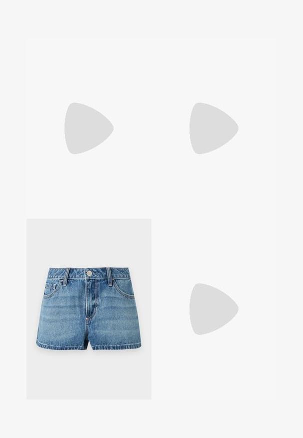 Haut beige sans manches avec fines rayures verticales noires et un lien noué à l'avant au niveau de l'encolure carrée, présenté sur un fond clair.; Short en denim bleu avec bouton sur le devant, passants de ceinture et deux poches avant, présenté sur un fond clair.; Ballerine en cuir marron avec un bout arrondi, des détails froncés à l'avant et une semelle plate de couleur claire.; Even&Odd Sac à main - brown