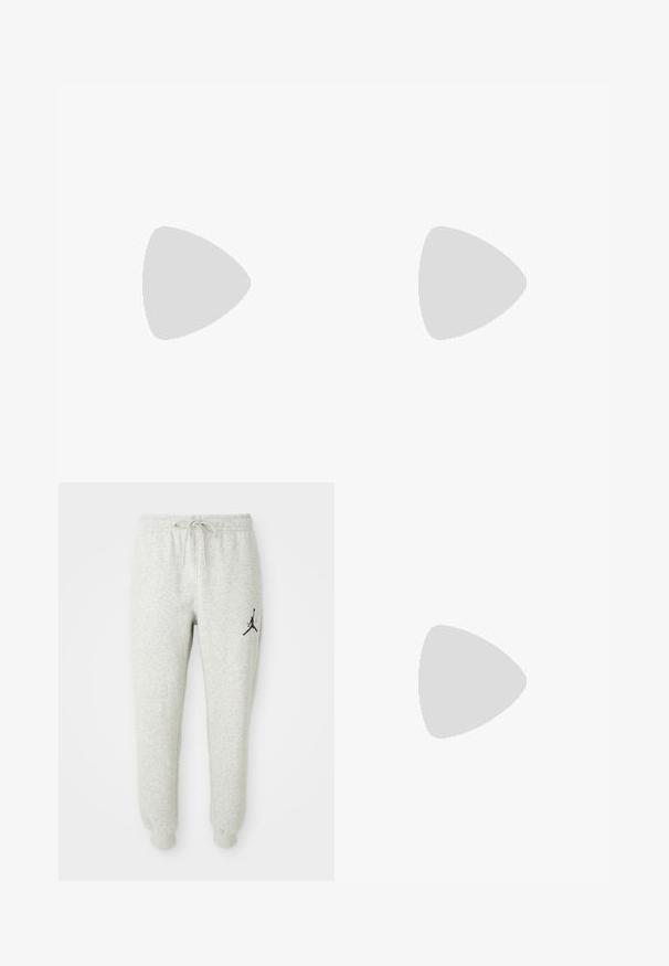 Sort bomulds t-shirt med korte ærmer, rund hals, med et hvidt Jumpman-logo på brystet og en glat, let tekstur.; Grå svedbukser med elastisk talje og snøre, med et sort Jumpman-logo på venstre ben, lavet af blødt, tekstureret stof.; Hvide og sorte sportsko med røde detaljer. Har mesh- og lædermaterialer, rund tå og struktureret gummisål.; Sølvvedhæng med halskæde, der har to sammenflettede hænder, hængende fra en fint kæde med en glat tekstur.