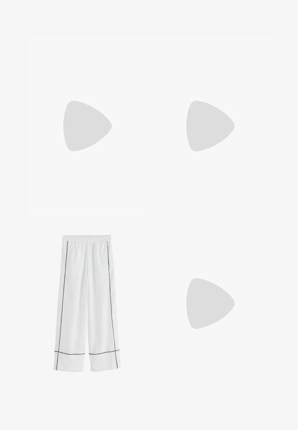 Modré tričko s krátkym rukávom s bielym textom, ktorý vymenúva bazén, pláž, salónik, spritz, tapas a opakovanie.; Biele nohavice s širokými nohavicami, elastickým pásom a kontrastným čiernym lemovaním pozdĺž bočných švov a blízko lemu.; Modrá teniska s bielymi pruhmi a čiernymi šnúrkami, označená nápisom "CAMPUS", vznášajúca sa nad sivým betónovým zábradlím s rozmazanými schodmi v pozadí.; Kruhové čierne okuliare s tenkými rámčekmi, čírymi šošovkami a jemným purpurovým odtieňom na jednej strane; elegantný dizajn s lesklým povrchom.