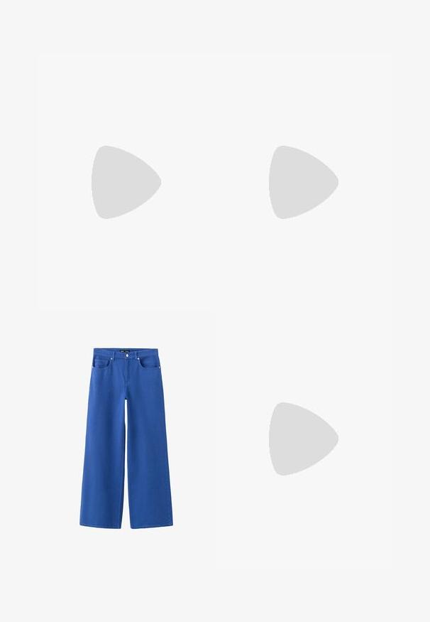 Himmelblaues Baumwoll-T-Shirt mit rundem Halsausschnitt und kurzen Ärmeln. Glatte Textur und gerader Saum, einfaches und klassisches Design.; Blaue Jeans mit weitem Bein, vorderem Knopf und Reißverschluss, zwei Fronttaschen und Gürtelschlaufen auf weißem Hintergrund.; Blauer Veloursflachschuh mit spitz zulaufender Spitze und flacher Sohle, seitliche Ansicht auf weißem Hintergrund.; Weiche blaue Stoff-Hobo-Tasche mit abgerundeter, halbmondförmiger Form und einer breiten Grifföffnung oben in der Mitte.