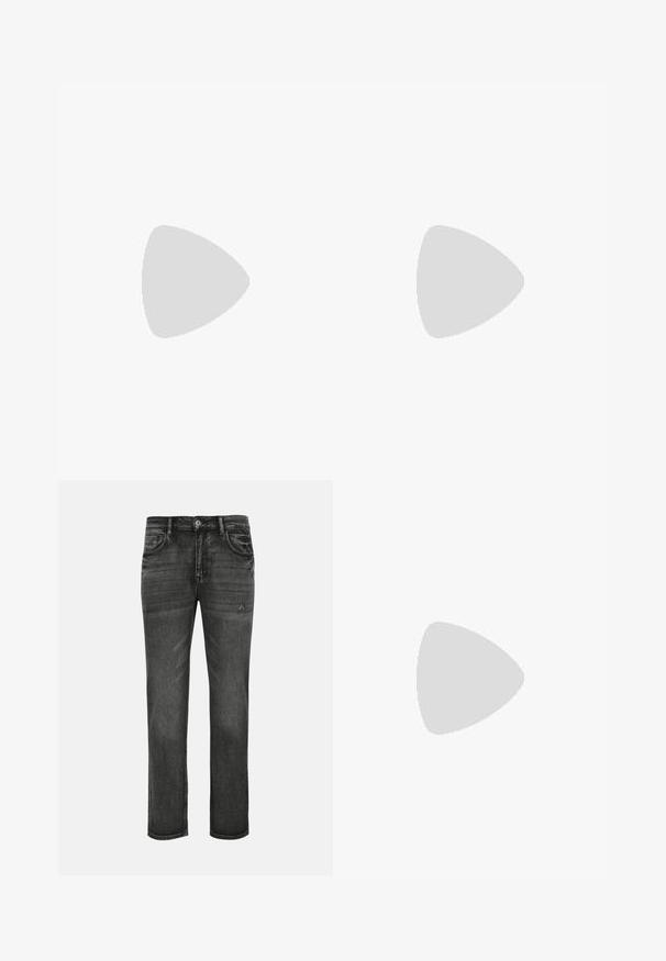 Pitkähihainen paita, mustavalkoiset vaakaraidat, pyöreä kaula-aukko, kangas on sileä tekstuuri, rintamuksessa on pieni logo.; Mustat denimin farkut suoralla leikkauksella, joissa on vaaleaa haalistumaa ja lievää kulumista. Klassinen viiden taskun malli tavallisella nappikiinnityksellä.; Mustat nahkasneakerit, joissa on pyöristetty kärki, litteä pohja ja nauhakiinnitys. Huomionarvoisia yksityiskohtia ovat sivussa oleva huomaamaton logo.; Musta Calvin Klein -laukku olalle, jossa on läppä, säädettävä hihna ja pieni kultainen logo edessä, valkoista taustaa vasten.