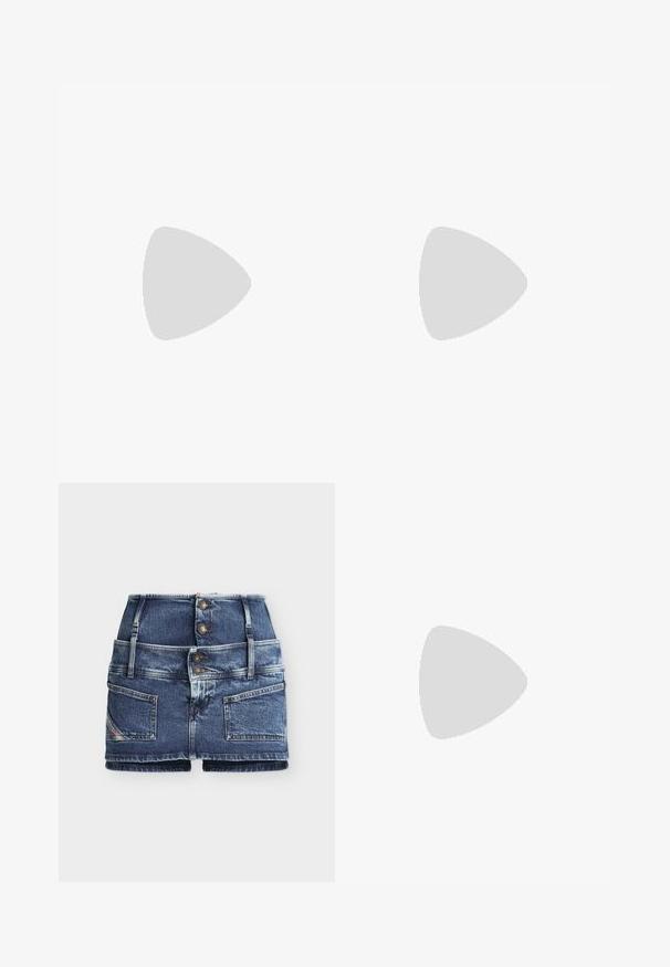 Musta puuvillapaita, jossa on suuri valkoinen logo "AX" ja "ARMANI EXCHANGE" -teksti. Klassinen pyöreä kaula-aukko ja lyhyet hihat.; Sininen korkeavyötäröinen farkkuhame, jossa etupuolella napit, vyölenkit ja kaksi suurta etutaskua yksivärisellä taustalla.; Musta nahkainen korkea korkokenkä kapealla kärjellä; siinä on metallinhohtoinen kultainen yksityiskohta varpaankärjessä. Suora pinta ja tyylikäs muotoilu.; Musta nahkainen DKNY:n olkalaukku, jossa on kaksoiskahvat, mukana sopiva litteä vetoketjutasku, molemmissa hopeiset brändäystiedot.