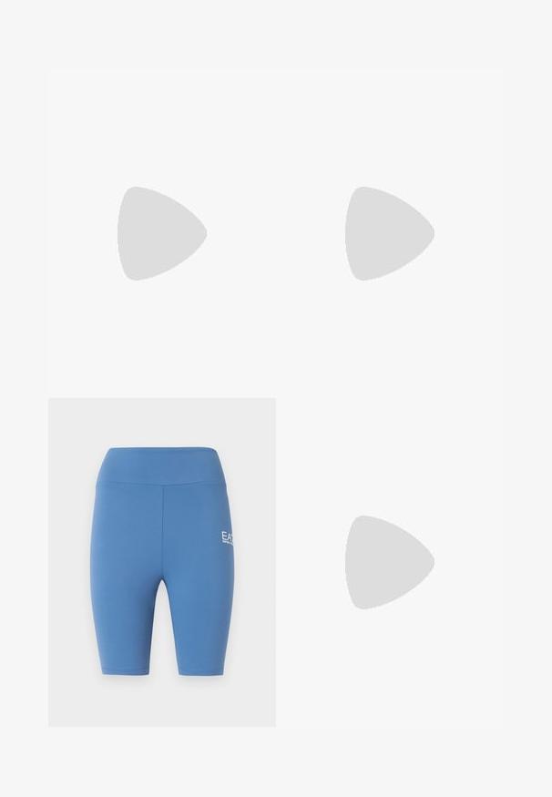 Justaucorps de sport bleu clair sans manches avec dos nageur et petit logo blanc EA7 sur le haut du côté gauche de la poitrine.; Shorts de cycliste bleu à taille haute avec une ceinture élastique et un petit logo blanc EA7 Emporio Armani sur la cuisse droite.; Sneakers basses blanches avec une semelle épaisse, un laçage à l’avant et un marquage subtil Armani Exchange sur le côté et la semelle, présentées sur un fond uni.; Lunettes de soleil ovales grises avec des montures translucides et des branches fines lavande reposant sur une surface blanche.