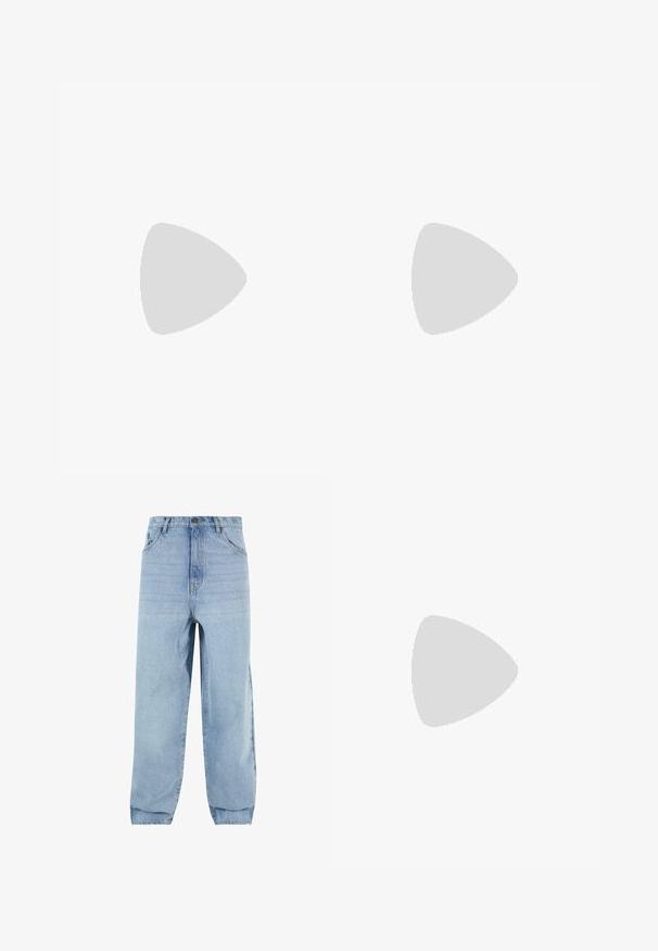 Camiseta azul de mangas cortas hecha de algodón, con un cuello redondo clásico y un corte relajado. Textura suave sin patrones ni acentos visibles.; Jeans de denim azul claro con ajuste holgado, cintura alta y cinco bolsillos. Presenta presillas para el cinturón y un cierre de botón. Textura suave.; Zapatillas Nike Air Force 1 en blanco y negro con parte superior de cuero, puntera perforada y detalle de suela texturizada, combinadas con pantalones beiges remangados y calcetines blancos.; Gafas de sol rectangulares negras con marco delgado de metal y lentes oscuros apoyadas sobre una superficie blanca.