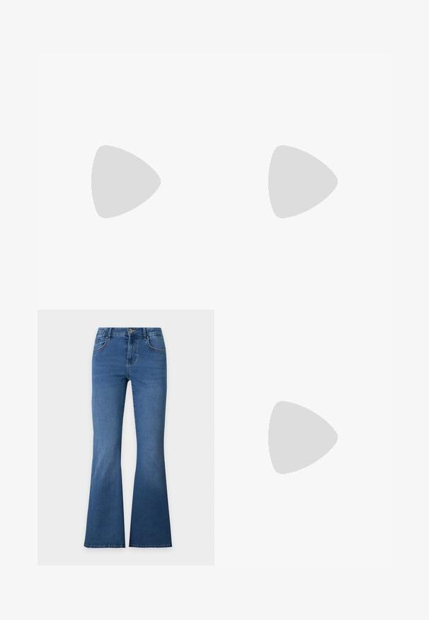 Camiseta negra de manga corta con cuello redondo, que presenta sutiles adornos de rhinestones en forma de corazón en la parte delantera. Tejido suave y casual.; Vaqueros de mezclilla azul con diseño de pierna acampanada, cierre frontal con botón y cremallera, y bolsillos delanteros visibles sobre un fondo liso.; Piernas con leggings oscuros acanalados combinados con bailarinas negras que presentan pequeños detalles de lazo sobre un fondo blanco.; Bolso de hombro rectangular negro con una correa ajustable y un cierre de cremallera superior sobre un fondo liso.