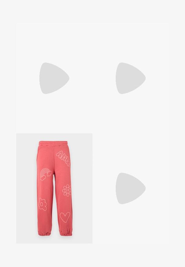 Top court à manches courtes en tissu doux et texturé. Couleur rose clair avec des motifs ondulés marron. Décolleté carré et ourlet côtelé.; Pantalon de survêtement corail rose avec taille et poignets élastiques, décoré de contours rose clair d'un arc-en-ciel, de fleurs, d'un cœur et du mot « Amor ».; Baskets blanches montantes Converse Chuck Taylor All Star avec des rayures noires et un patch logo sur le côté, présentées sur un fond blanc uni.; Sac à main rose rembourré avec un design arrondi, fabriqué à partir d'un matériau brillant. Dispose d'une poignée froncée et d'une fermeture éclair pour un accès sécurisé.