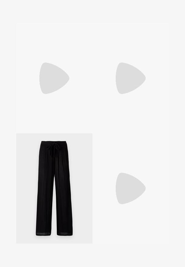 Blusa negra sin hombros hecha de una tela suave. Presenta un detalle retorcido en el escote y una silueta ajustada.; Pantalones negros de pierna ancha con una tela texturizada, que presentan una cintura atada y un corte relajado. El dobladillo es ligeramente transparente con una silueta recta.; Sandalias de tacón de charol negro con punta cuadrada, diseño de múltiples correas, correa ajustable en el tobillo y tacón geométrico grueso.; Bolso negro acolchado con un asa redondeada, que presenta una superficie lisa y brillante y una textura suave y acolchada. Sin herrajes ni acentos visibles.