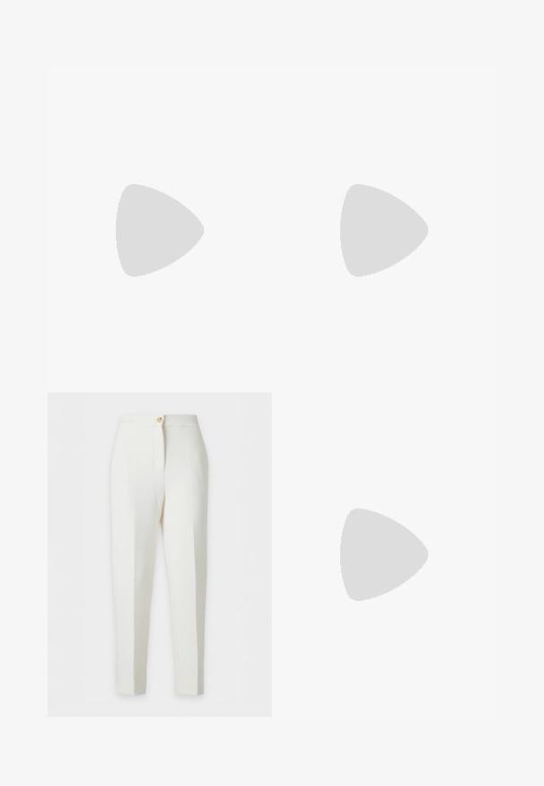 Top sans manches blanc en tissu lisse, avec un col rond et de légères plis aux épaules, et un ourlet incurvé.; Pantalon blanc sur mesure, coupe slim, taille haute, fermeture à boutons sur le devant et pli au centre de chaque jambe.; Chaussure plate slingback en beige clair avec une tige en maille, un bout pointu et un petit talon. Dotée d'une sangle ajustable pour un bon maintien.; Sac à bandoulière en cuir beige avec bandoulière détachable, ferrures dorées et ouverture zippée sur le dessus, affichant un logo subtil de la marque au centre devant.