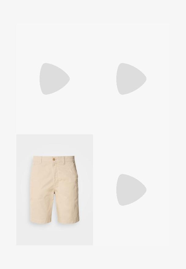 T-shirt vert en coton avec un motif géométrique texturé. Il présente un col rond côtelé et un petit logo sur la poitrine.; Shorts en coton beige avec une fermeture à bouton à l'avant, des poches latérales et une coupe droite. Texture lisse avec des détails de couture soignés.; Mocassin homme en cuir noir avec couture moc toe, bride penny, col texturé et petit talon empilé sur fond blanc.; Lacoste MESSENGER BAG MEN CLASSIC - Sac bandoulière - noir